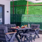 Villa Lovelet 2 *