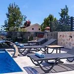 Villa Lovelet 2 *